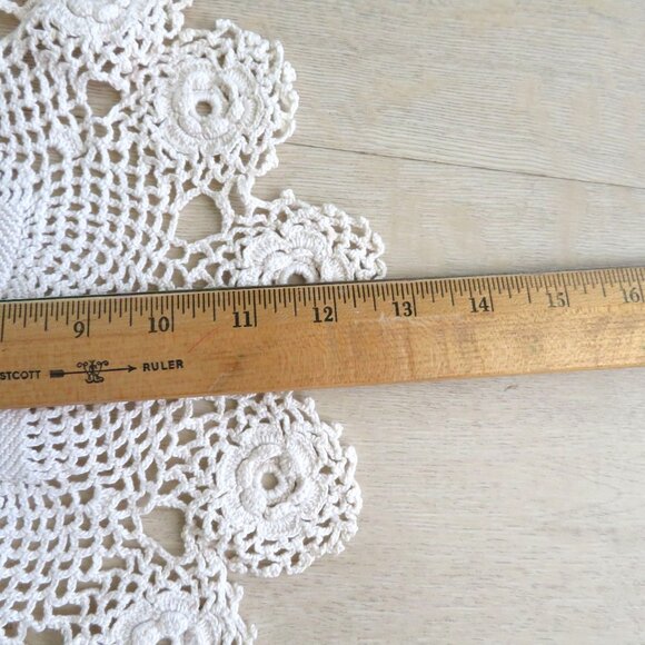 Vintage Handmade White Crocheted Doily Intricate Swirl Floral Design 13 Inches - Picture 3 of 6